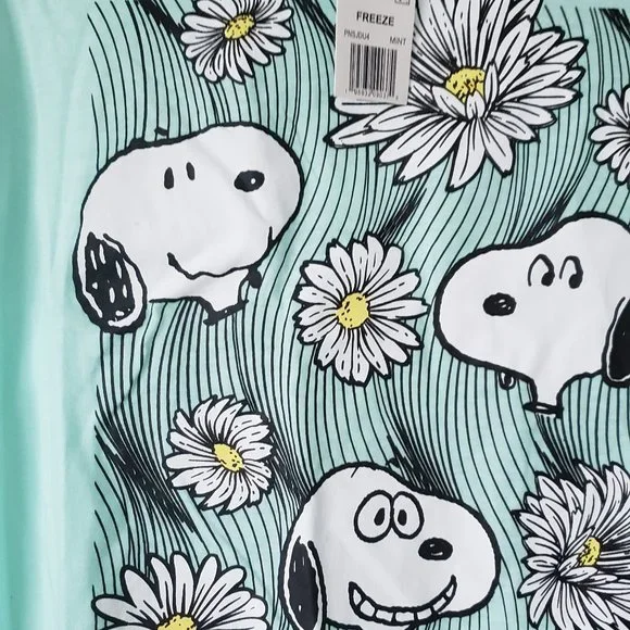 NWT: Peanuts Teal Blue Snoopy Tee Sze Small - Picture 3 of 4